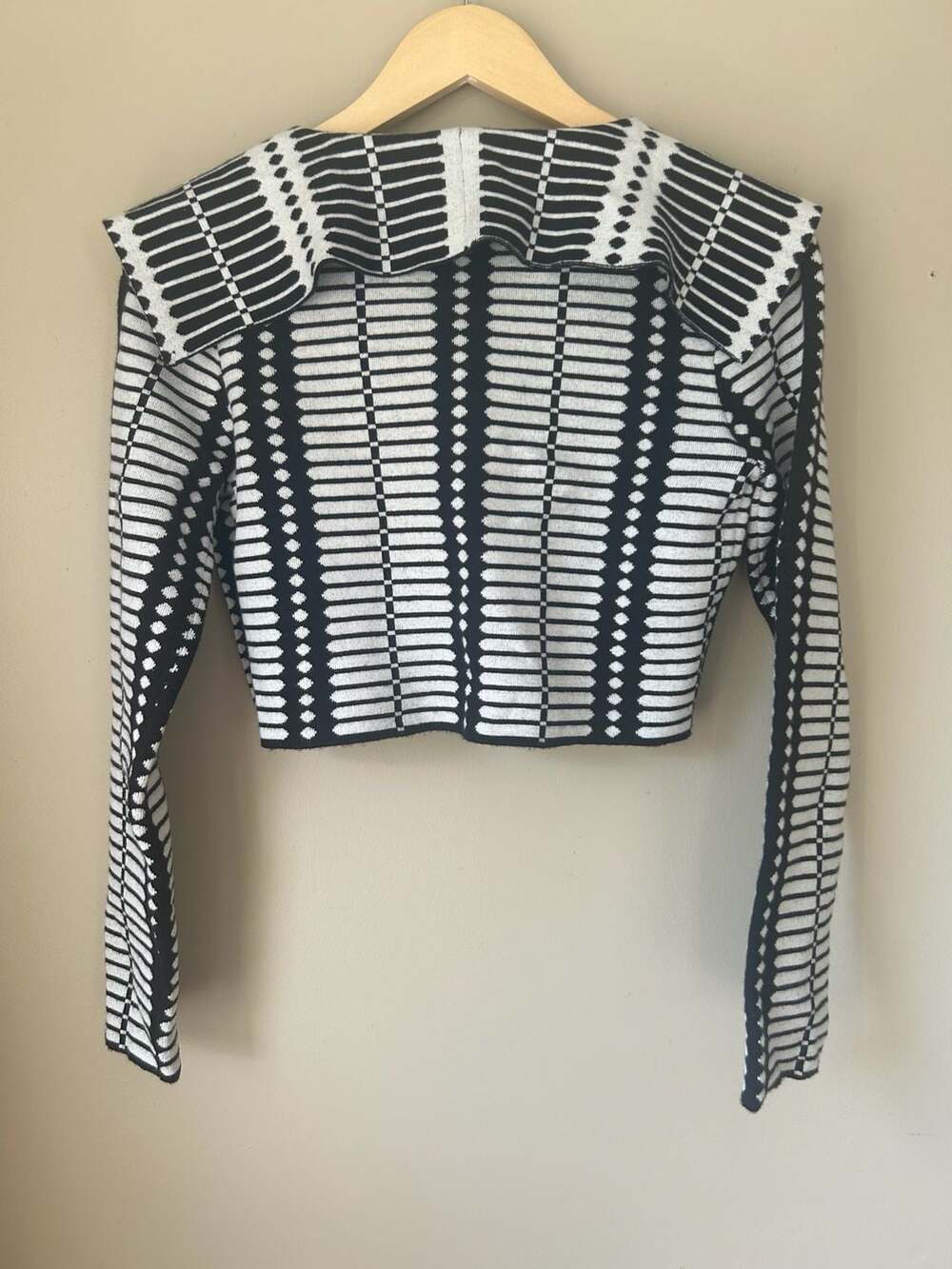 Storia Black and White Geometric Pattern Knit Crop Cardigan Size S - Picture 4 of 4